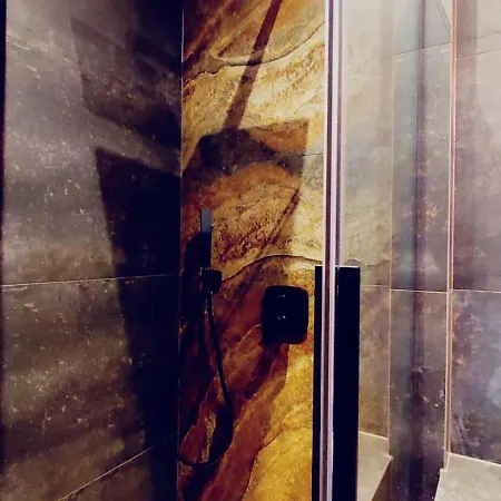 Wood House شقة
