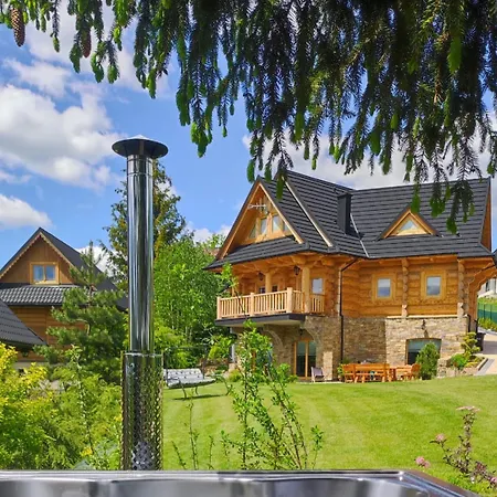 Wood House アパート ノヴィ・タルク